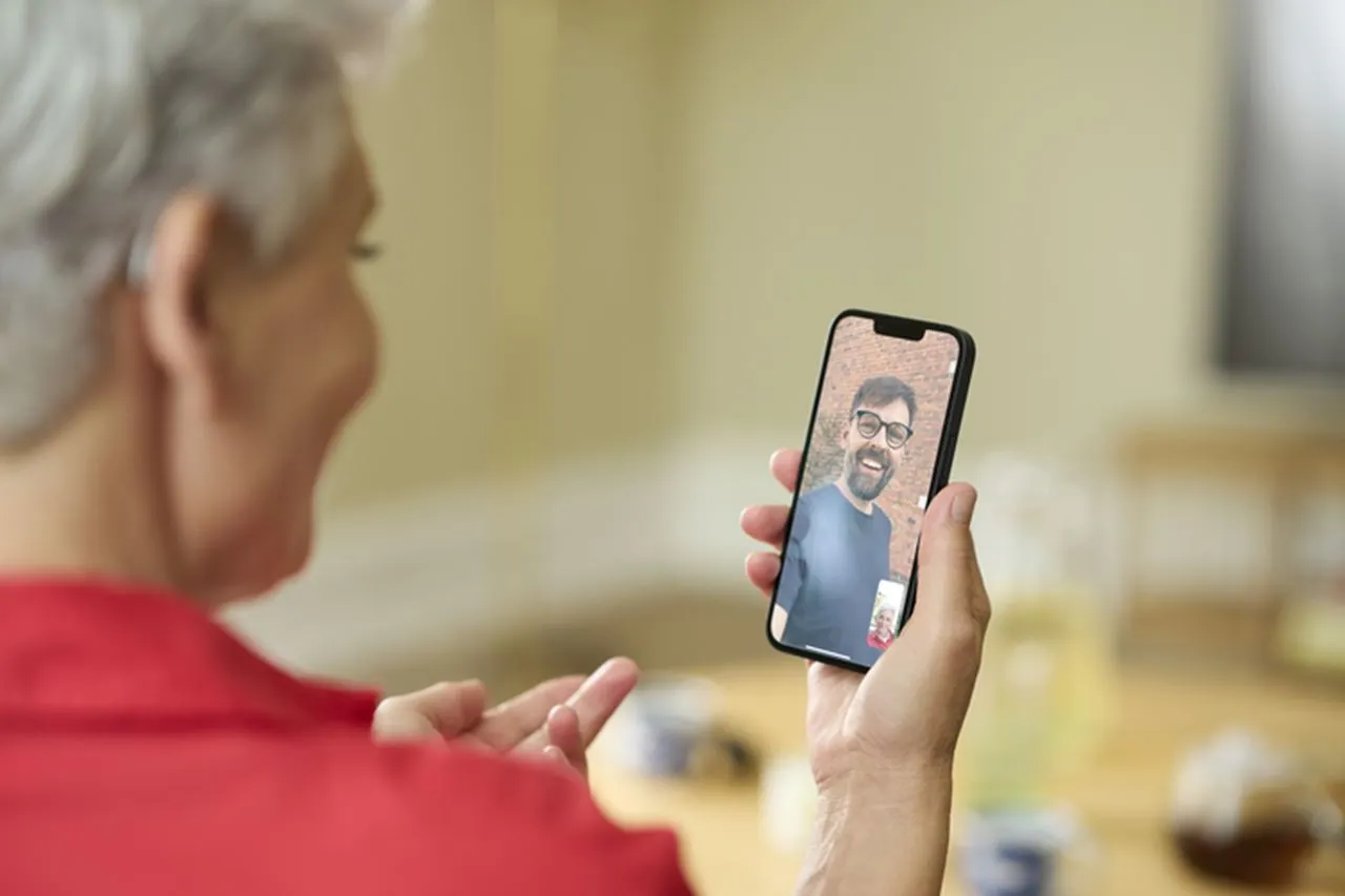 Hands-free calling using Bluetooth hearing aids